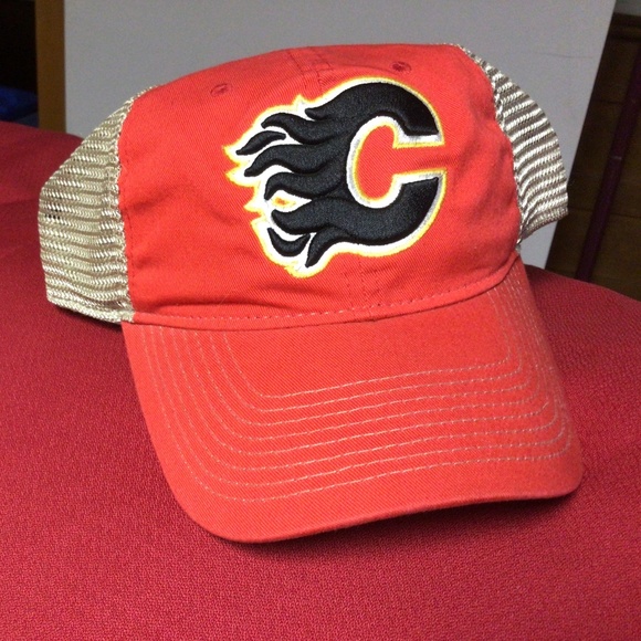 NHL CALGARY FLAMES new hat - Picture 1 of 4